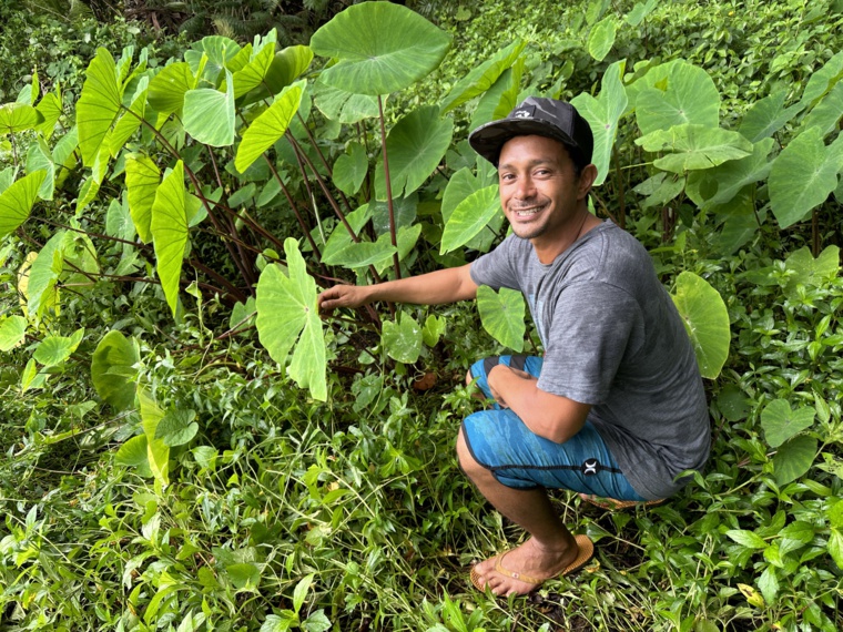 Teaotua Dubois, agriculteur autodidacte, heureux de revenir au travail de la terre. Teaotua Dubois, agriculteur autodidacte, heureux de revenir au travail de la terre.
