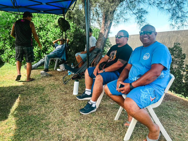 Si le temps commence à être long pour les grévistes, le sourire reste de mise. Si le temps commence à être long pour les grévistes, le sourire reste de mise.