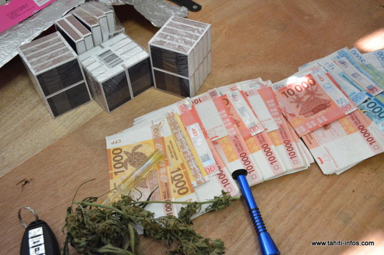 Du cannabis, des pipettes et 800 000 francs en espèces saisis lors d'un contrôle routier