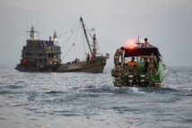 Scènes de carnage à bord d'un bateau de migrants au large de l'Indonésie