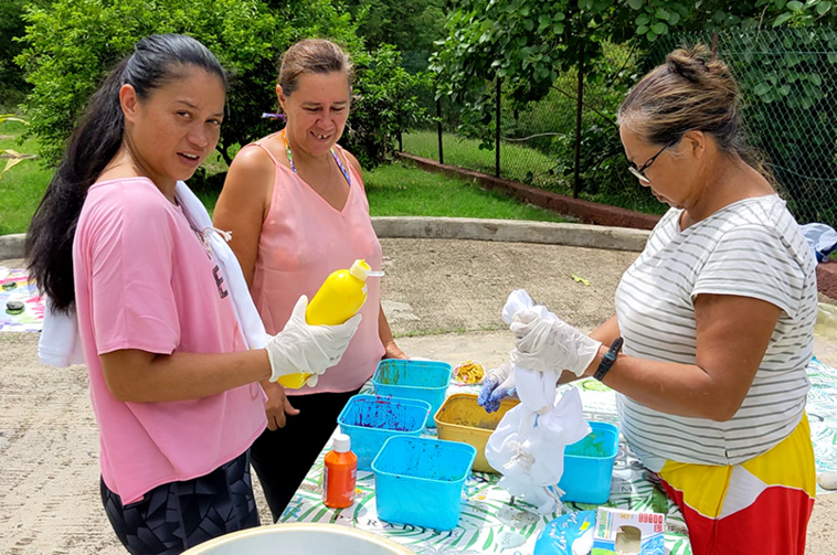 Solidarité et sororité pour les femmes de Nuku Hiva Solidarité et sororité pour les femmes de Nuku Hiva