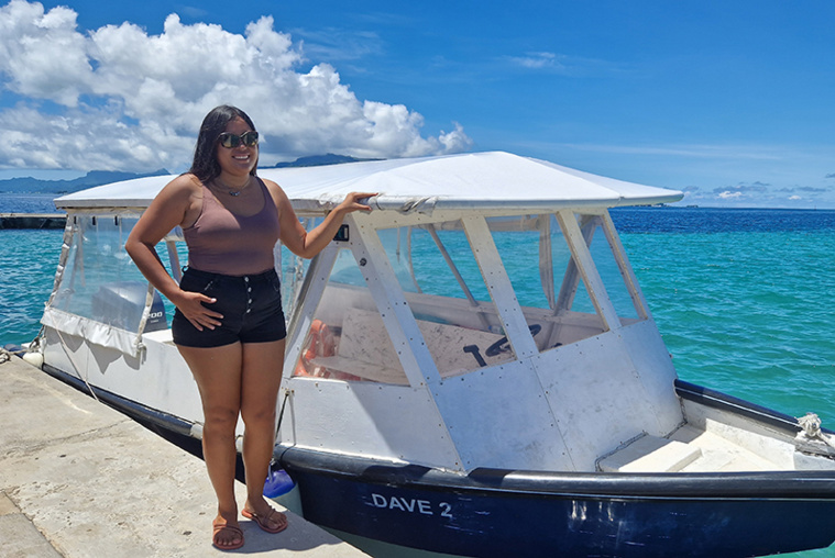 Hina, pilote de taxi boat à Taha’a : rencontre avec une femme inspirante
