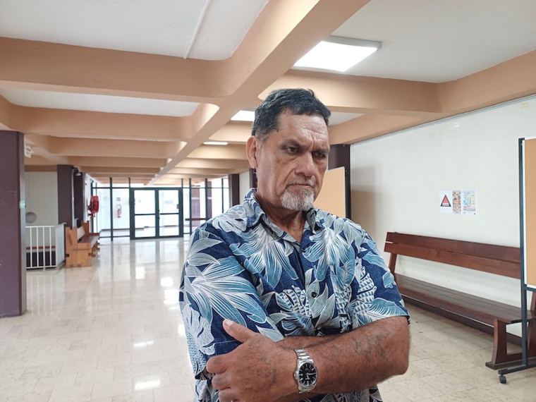Le maire de Tumara'a et président du syndicat pour la promotion des communes (SPCPF), Cyril Tetuanui a été condamné ce mardi matin par le tribunal correctionnel de Papeete à six mois de prison ferme et deux ans d'inéligibilité, mais il échappe à l'interdiction d'exercer toute fonction publique ce qui aurait sonné le glas de sa carrière politique.  crédit photo archives GS