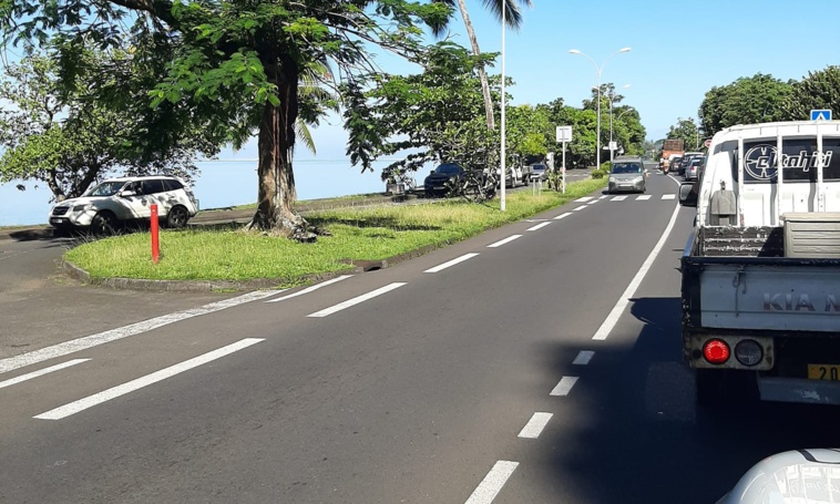 Un problème de bitumage provoque un énorme bouchon Un problème de bitumage provoque un énorme bouchon
