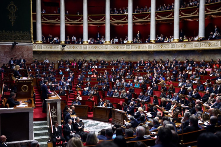 Dérives sectaires: l'Assemblée vote la création de délits contre les "gourous 2.0"