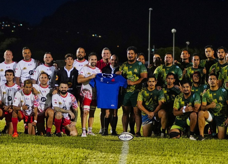 Les verts de Faa’a ont très largement battu (49-0) Papeete dans un quart de finale de Coupe de Tahiti dont le coup d’envoi a été donné par Guilhem Guirado (au centre en rouge).