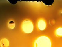 La Suisse a enfin percé le mystère des trous dans ses fromages La Suisse a enfin percé le mystère des trous dans ses fromages