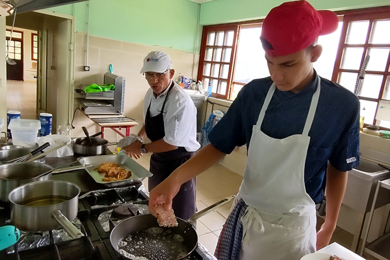 Le Cétad de Nuku Hiva fait son show Le Cétad de Nuku Hiva fait son show