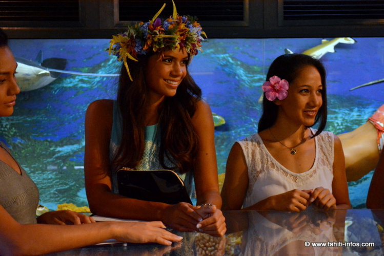 Les candidates à Miss Tahiti découvrent les secrets de la perle noire