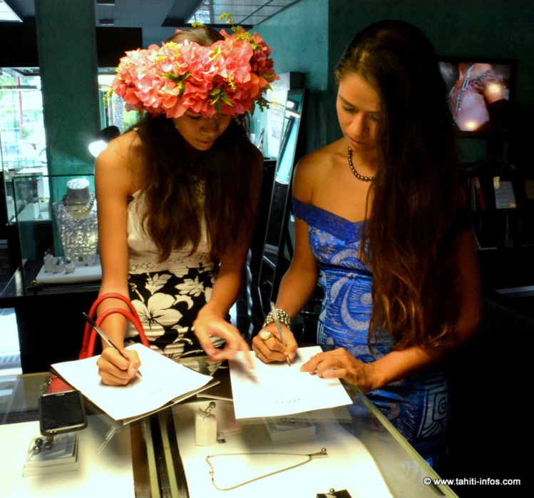 "Psssst, t'as mis quoi à la question 8 ?" "Psssst, t'as mis quoi à la question 8 ?"