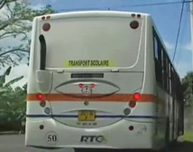 Arue : Un chauffard percute une adolescente à la sortie du bus Arue : Un chauffard percute une adolescente à la sortie du bus