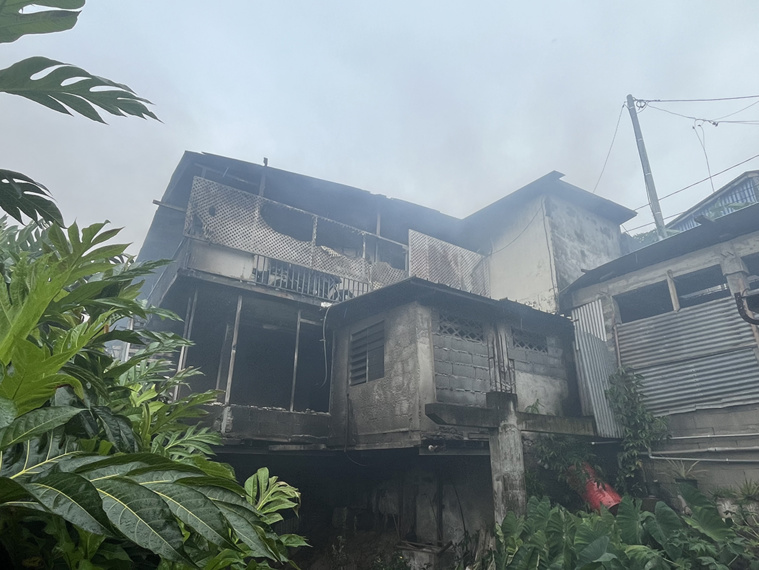 Le 20 janvier dernier, un incendie s'est déclaré dans une maison du quartier Vaitareia à Heiri, Faa'a. 18 familles, pour un total de 58 personnes, s'entassées dans ce logement totalement insalubre. Crédit photo : Jean Pierre Viatge.