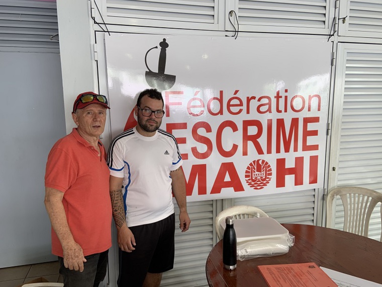 À droite, Jean Cuneo, le président du club des Fines Lames d'Arue et à gauche, Alexis Ferret, le secrétaire du club. Crédit photo : Thibault Segalard. À droite, Jean Cuneo, le président du club des Fines Lames d'Arue et à gauche, Alexis Ferret, le secrétaire du club. Crédit photo : Thibault Segalard.