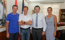 René Temeharo rencontre le journaliste sportif Henri Sannier