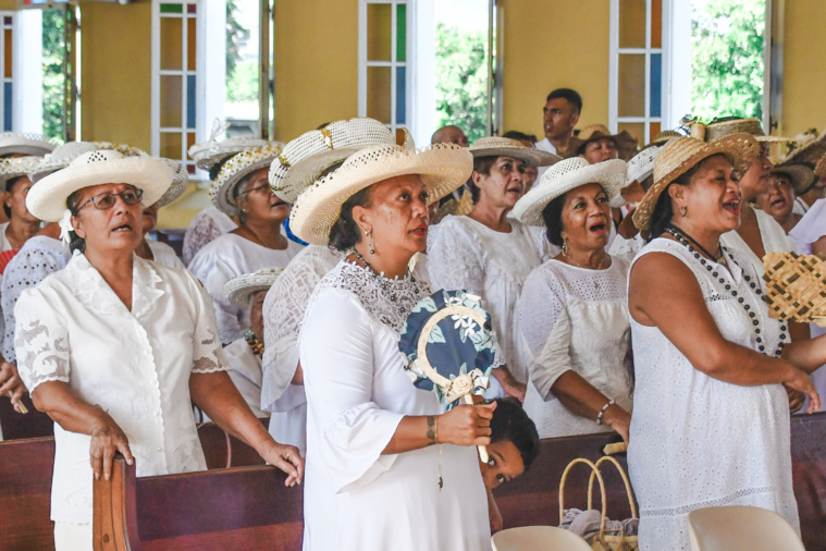 C'est aussi ça le 5-mars, le bal des dames au chapeau. C'est aussi ça le 5-mars, le bal des dames au chapeau.