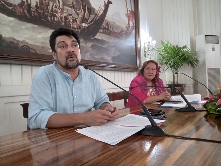 Taivini Teai et Minarii Galenon justifient leur mission à Paris Taivini Teai et Minarii Galenon justifient leur mission à Paris