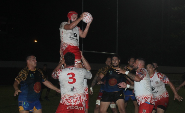 Papeete (en blanc) a su prendre de la hauteur après son sévère échec des quarts de finale de la Coupe de Tahiti en remportant la Coupe D2 face à Pirae.