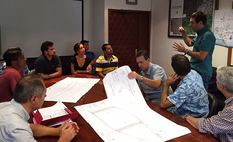 Taharu'u : le gouvernement tente de calmer les surfeurs Taharu'u : le gouvernement tente de calmer les surfeurs