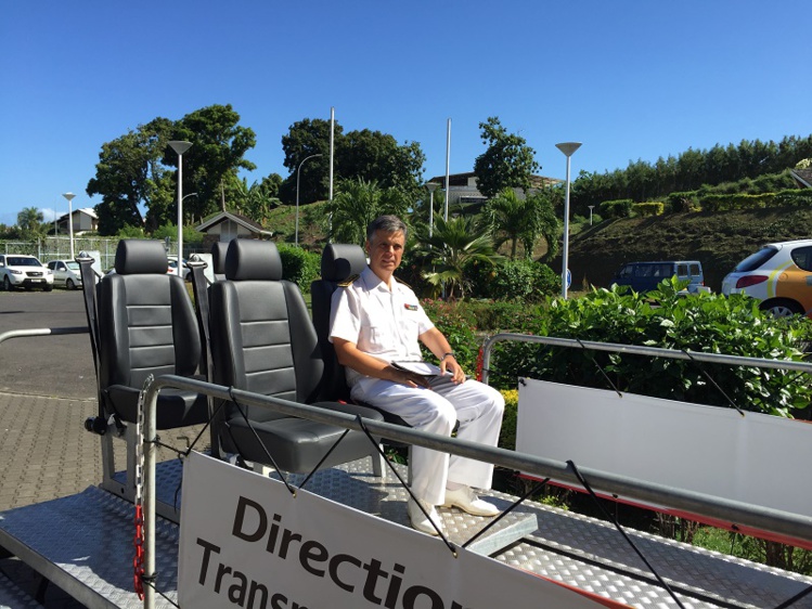 Le haussaire essaie l’un des simulateurs d’accident de la campagne Le haussaire essaie l’un des simulateurs d’accident de la campagne