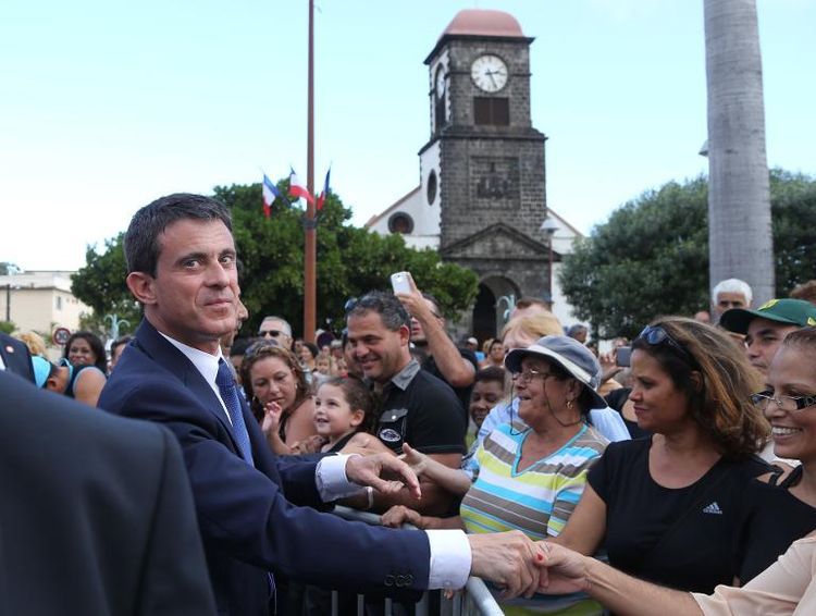 Le Premier ministre français Manuel Valls à Saint-Joseph sur l'île de La Réunion, le 11 juin 2015 (Photo RICHARD BOUHET. AFP)