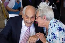 GB: George Kirby, 103 ans, et Doreen Luckie, 91 ans, se sont dit "oui" GB: George Kirby, 103 ans, et Doreen Luckie, 91 ans, se sont dit "oui"