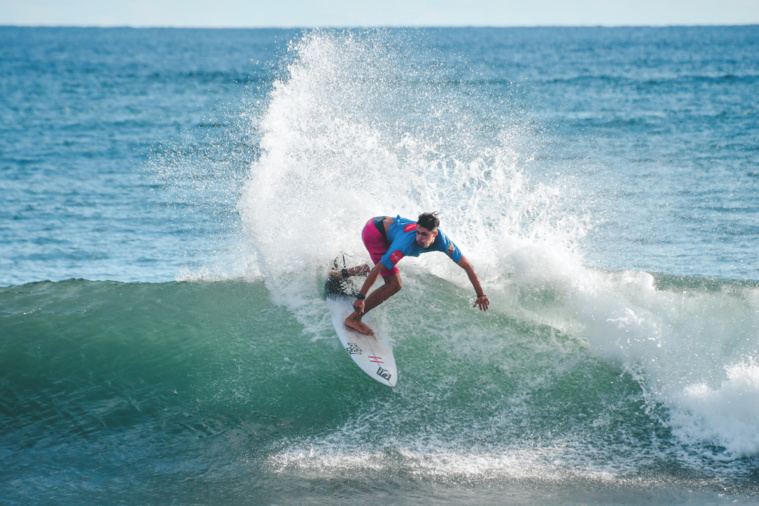 Flamboyant sur les droites de Taharuu, Teaki Gasbarre s'est offert la victoire chez les Juniors. Flamboyant sur les droites de Taharuu, Teaki Gasbarre s'est offert la victoire chez les Juniors.