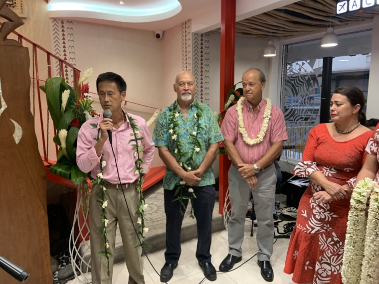 Edouard Wong Fat, a droite, prendra prochainement la place de Manate Vivish, au centre, à la tête de Air Tahiti. Crédit photo : Thibault Segalard.