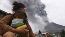 Indonésie: plus de 10.000 personnes évacuées après des éruptions du volcan Sinabung