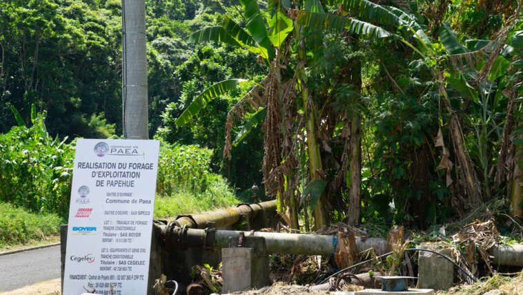 Les travaux du forage de Papehue, un des nouveaux forage qui devrait garantir la distribution d'eau potable à Paea.  Crédit : Tom Larcher