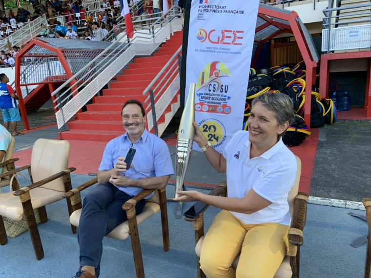 Thierry Terret, à gauche, et Barbara Martins-Nio, à droite, ont assisté à l'événement. Crédit photo : Thibault Segalard. Thierry Terret, à gauche, et Barbara Martins-Nio, à droite, ont assisté à l'événement. Crédit photo : Thibault Segalard.