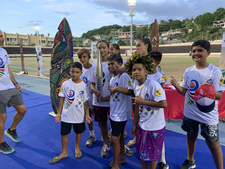 Les futurs jeunes porteurs de la flamme olympique au Fenua sont déjà prêts. Crédit photo : Thibault Segalard. Les futurs jeunes porteurs de la flamme olympique au Fenua sont déjà prêts. Crédit photo : Thibault Segalard.