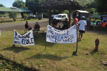 Dès l’entrée au parking, plusieurs banderoles étaient installées.