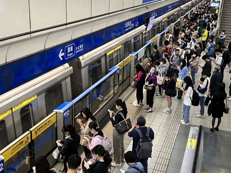 Alertes au tsunami à Taïwan, au Japon et aux Philippines après un puissant séisme