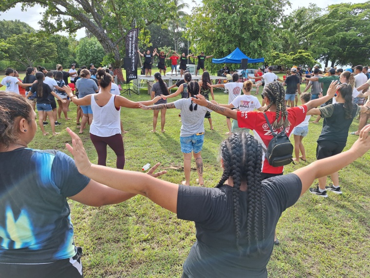La journée a commencé par une danse collective (Crédit : Anne-Charlotte Lehartel). La journée a commencé par une danse collective (Crédit : Anne-Charlotte Lehartel).