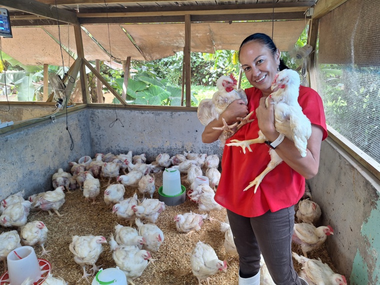 “Avec cette reconversion, j’ai fait le bon choix. (…) C’est beaucoup de boulot, mais c’est tellement valorisant !”, confie Vaihere Mollard-Lehartel (Crédit : Anne-Charlotte Lehartel).