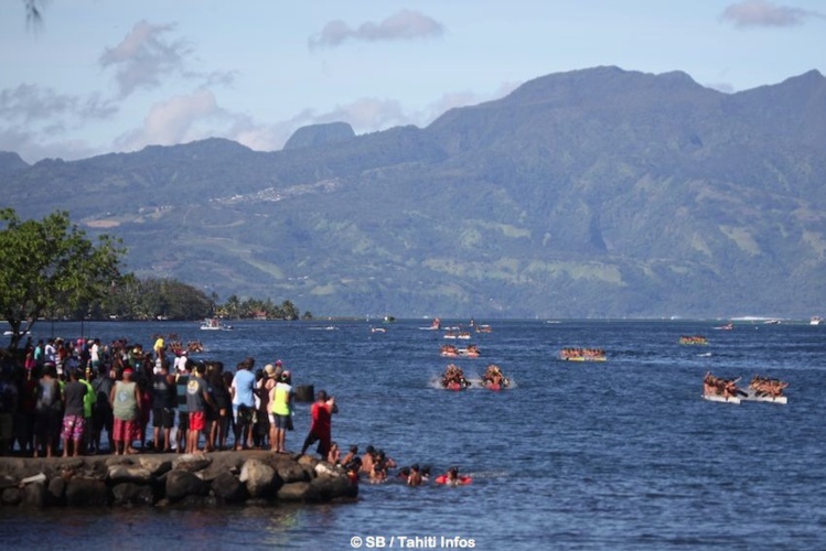 Le site de Tehoro avec la presqu'île en arrière plan, idyllique. Le site de Tehoro avec la presqu'île en arrière plan, idyllique.
