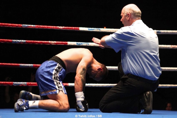 Le Tchèque est resté à genoux de longues minutes... Le Tchèque est resté à genoux de longues minutes...