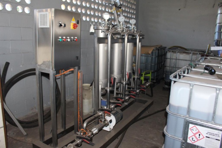 Une machine pour recycler les huiles minérales Une machine pour recycler les huiles minérales