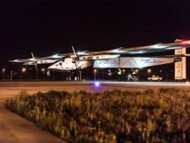 Solar Impulse 2 s'est posé à Hawaï, après un vol record de près de 120 heures Solar Impulse 2 s'est posé à Hawaï, après un vol record de près de 120 heures