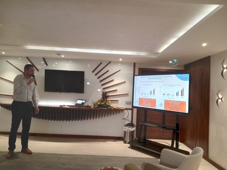 1,8 milliard de francs pour un aéroport relooké et rénové 1,8 milliard de francs pour un aéroport relooké et rénové