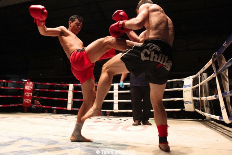 Eddy Bellai en rouge a fait un excellent combat Eddy Bellai en rouge a fait un excellent combat