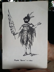 Cette illustration d'un "Mamaia" est parue dans Bulletin de la Société d'études océaniennes. Les "prophètes" étaient souvent habillés d'un paréo noir et d'une chemise blanche.