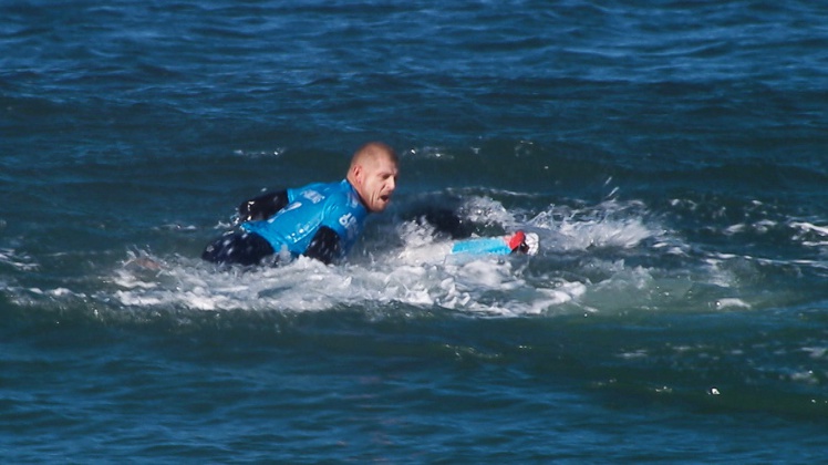 Surf pro - Championnat du Monde : Attaque de requin en pleine finale, la compétition arrêtée.