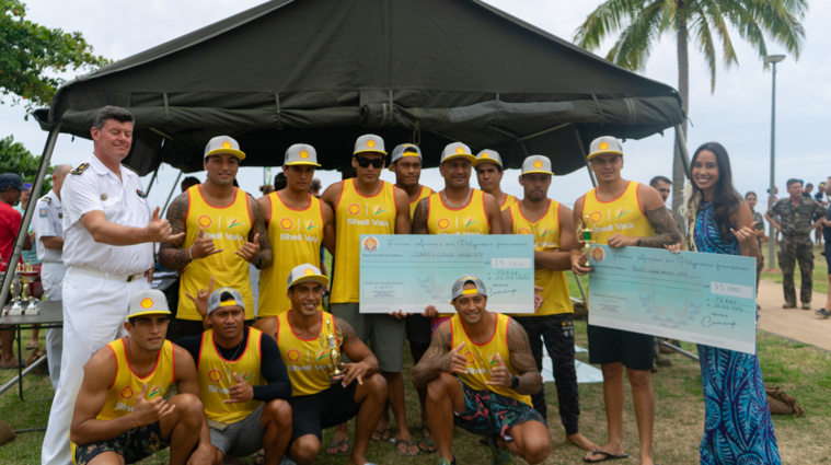 la team Shell récupère son trophée, après l'avoir perdu en 2023.  Crédit : Tom Larcher