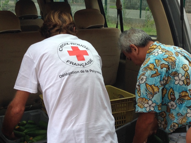Première livraison de légumes à la Croix-Rouge Première livraison de légumes à la Croix-Rouge