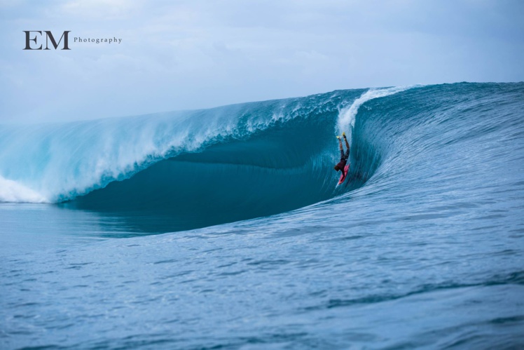 Alvino Tupuai en 'late take off' Alvino Tupuai en 'late take off'