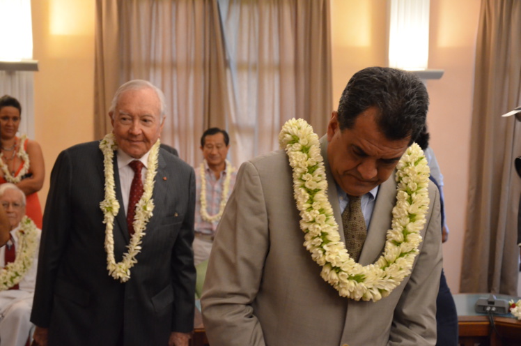 "C'est à Edouard de démissionner, comme un grand garçon", souligne un proche de Gaston Flosse "C'est à Edouard de démissionner, comme un grand garçon", souligne un proche de Gaston Flosse