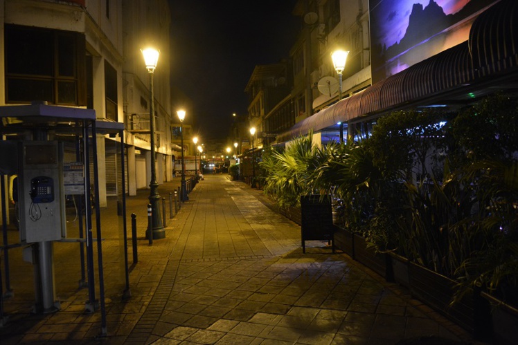 La rue des Ecoles est désormais illuminée de mille feux