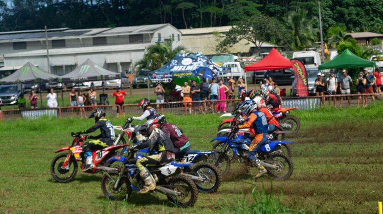 Le départ de la course MX1 Le départ de la course MX1