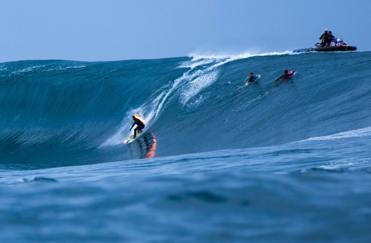 Jamie O'Brian le Hawaiien a pris la vague 'on fire' © Oliver Emsallem Jamie O'Brian le Hawaiien a pris la vague 'on fire' © Oliver Emsallem